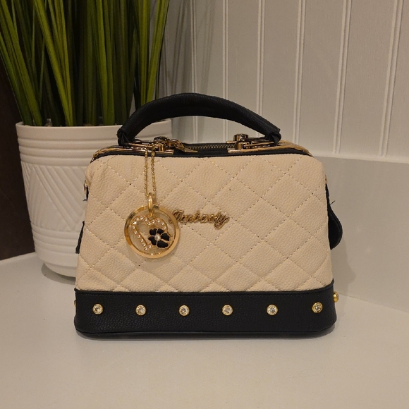 Chic Cream and Black Quilted Handbag - Picture 1 of 6